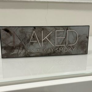 Urban Decay Naked Smoky Palette